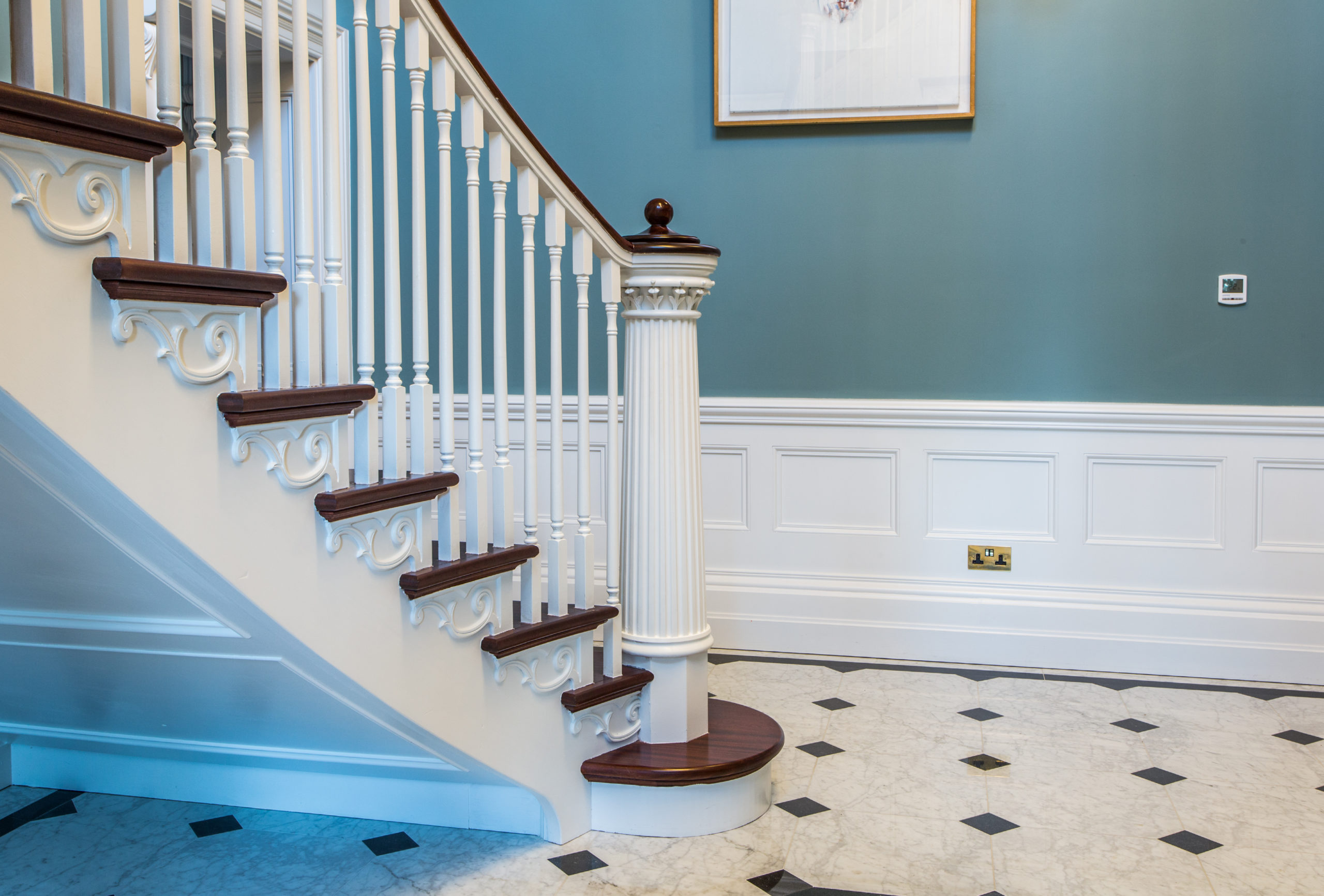 Detailing on grand stairs